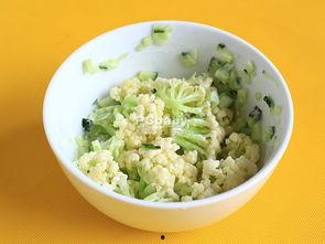 吃酸乳瓜,酸甜可口,营养丰富的夏日美味